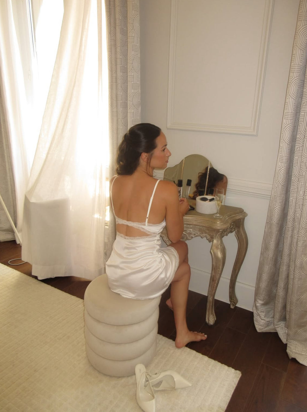 Cisne and robe