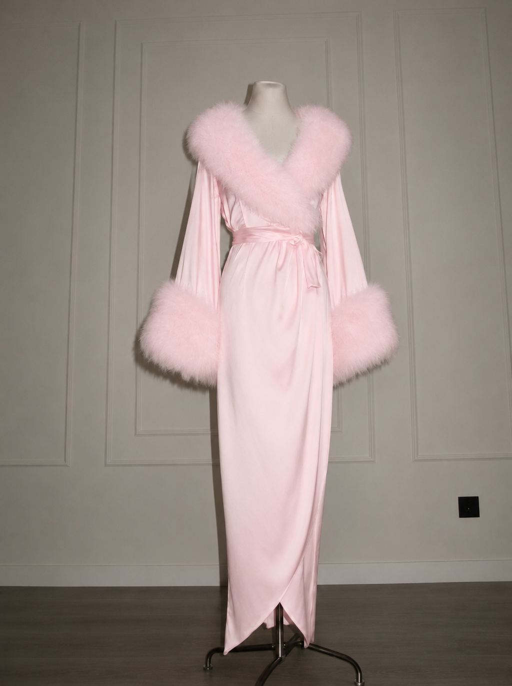 Madame Pinks Feather Robe