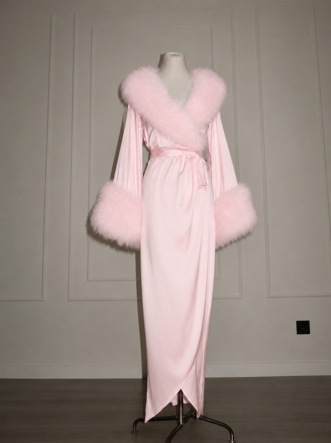 Madame Pinks Feather Robe