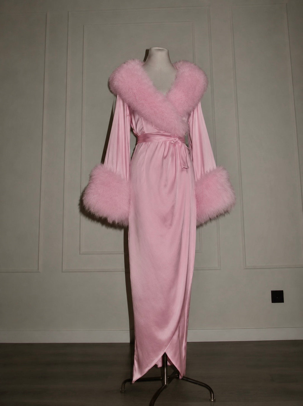 Madame Pinks Feather Robe
