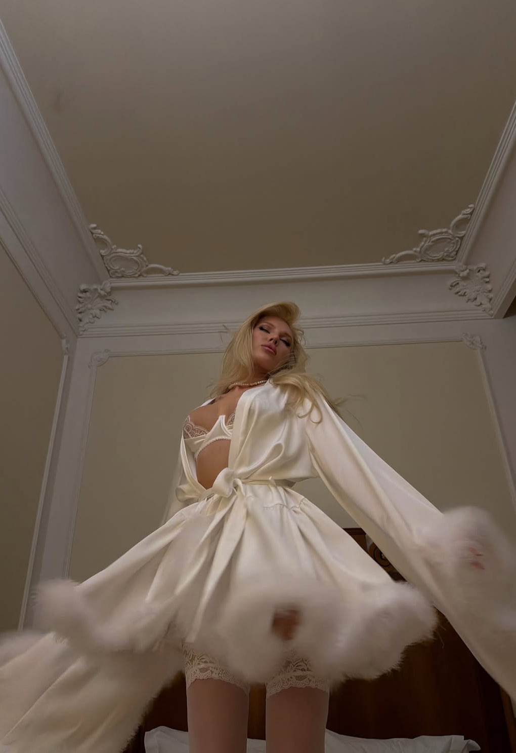 Swan Short Robe